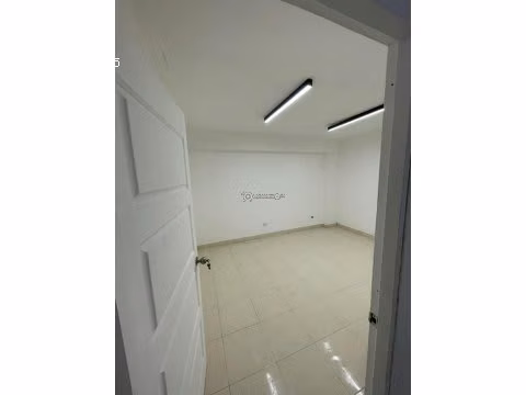 Se Alquila  Via España 70M2 y 80M2 OFICINA CENTRICA - Imagen 8