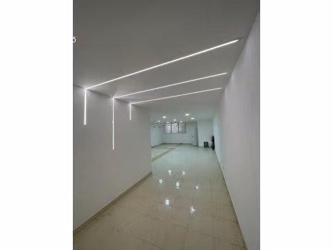 Se Alquila  Via España 70M2 y 80M2 OFICINA CENTRICA - Imagen 2