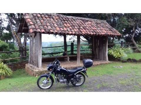 Moto marca HaoJue modelo DM 150, distribuida por suzuki moto caribe.