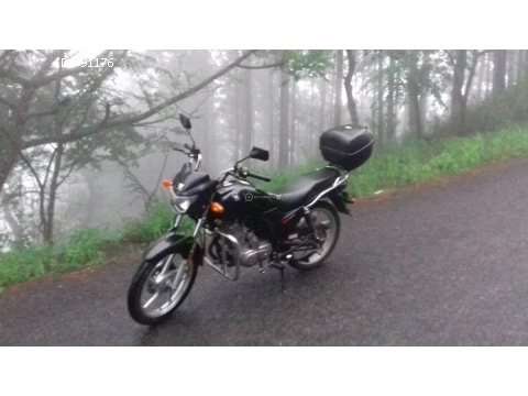 Moto marca HaoJue modelo DM 150, distribuida por suzuki moto caribe.