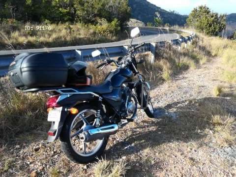 Moto marca HaoJue modelo DM 150, distribuida por suzuki moto caribe.