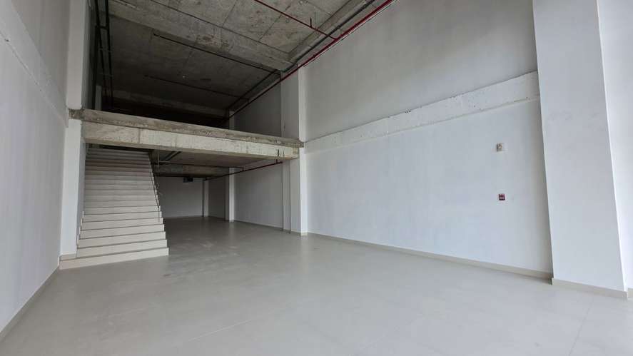 Local Comercial con mezzanine en Dorado City Center - Imagen 5