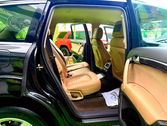 AUDI Q7 2011 AWD COMPLETAMENTE COMO NUEVO, CON OLOR A NUEVO, EXCELENTE OFERTA, BUSCAR OTRA ES PERDER EL TIEMPO, BELLA. - Imagen 13