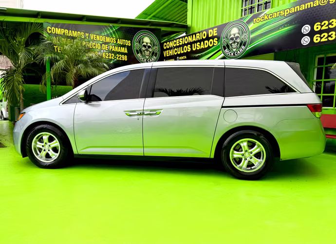 HONDA ODYSSEY 2016 FULL EXTRAS NACIONAL COMPRADA EN BAHIA MOTORS NSUPERABLE ESTADO UNA BELLESA COMO LA VE EN LAS FOTOS - Imagen 4