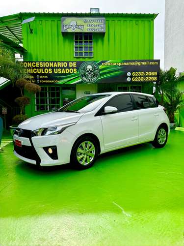 TOYOTA YARIS 2015 CON OLOR A NUEVO