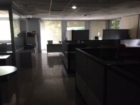 Edificio entre calle 50 y Ave. Federico Boyd, Se Alquila o se vende