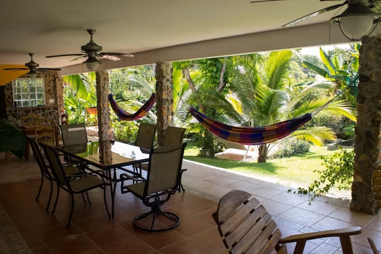 CASA DE PLAYA EN COSTA ESMERALDA CON PISCINA