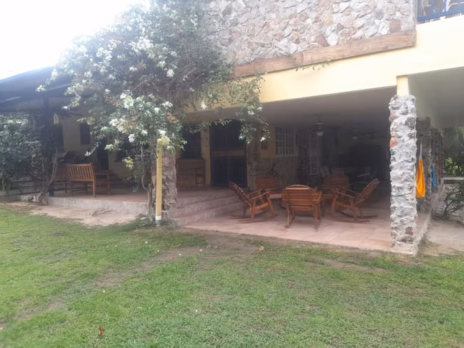 CASA DE PLAYA EN COSTA ESMERALDA CON PISCINA