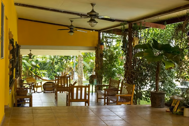 CASA DE PLAYA EN COSTA ESMERALDA CON PISCINA