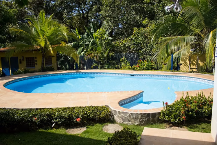 CASA DE PLAYA EN COSTA ESMERALDA CON PISCINA
