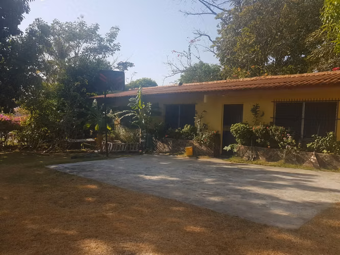CASA DE PLAYA EN COSTA ESMERALDA CON PISCINA