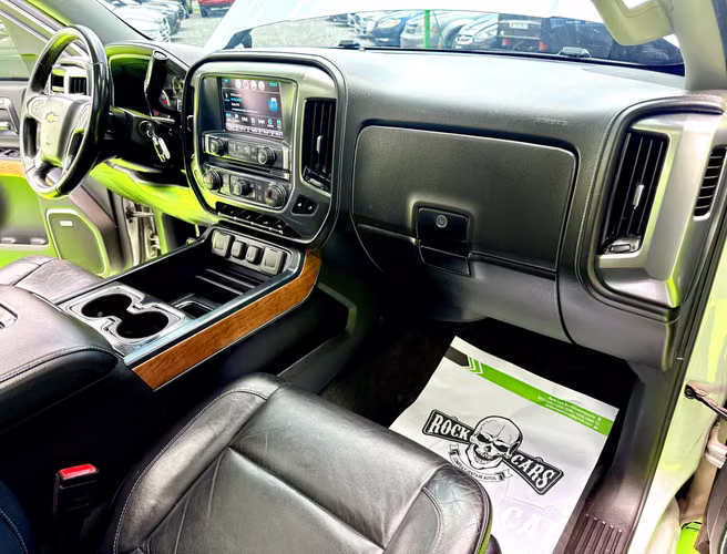 CHEVROLET SILVERADO 4X4 FULL EXTRAS 2018 COMPRADO EN AGENCIA SUPER GANGA REMATE  AUTOMATICO PRECIO UNA GANGA Y EN EXCELENTE ESTADO - Imagen 15