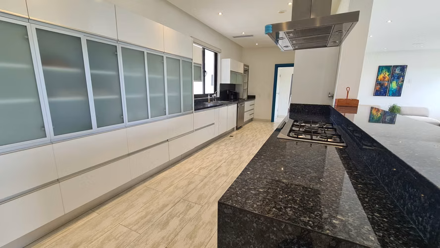 VENDO APARTAMENTO. VISTA MAR. MARINA. GOLF. PLAYA.