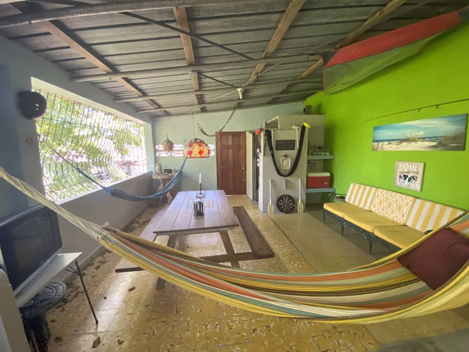 SAN CARLOS | CASA FRENTE AL PARQUE