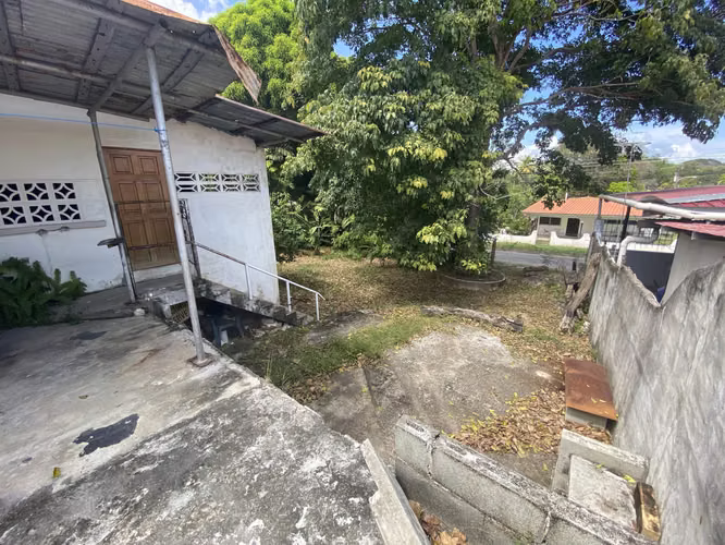 SAN CARLOS | CASA FRENTE AL PARQUE