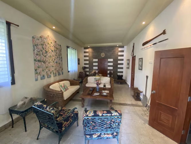 SAN CARLOS | CASA FRENTE AL PARQUE