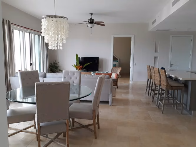 SE ALQUILA APARTAMENTO DE REVISTA FRENTE AL MAR BUENAVENTURA - Imagen 2