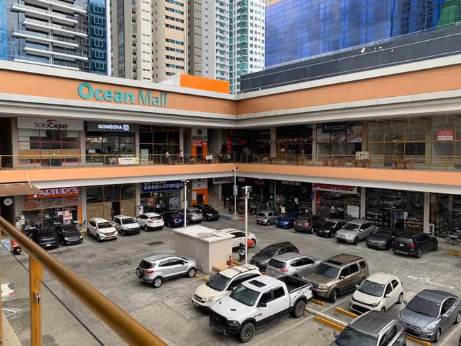 Alquilo locales en  Ocean Mall Costa del Este