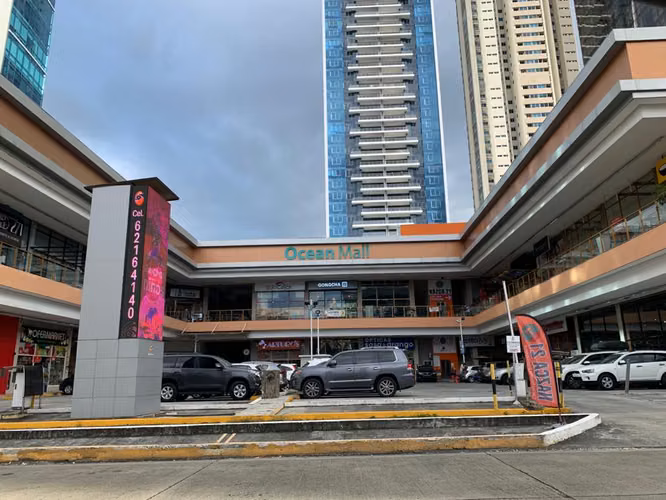 Alquilo locales en  Ocean Mall Costa del Este