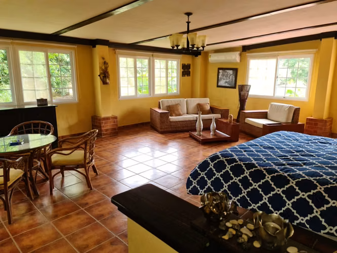 VENDO CASA DE CAMPO. LAS GUIAS DE ORIENTE. COCLE. PLAYA.
