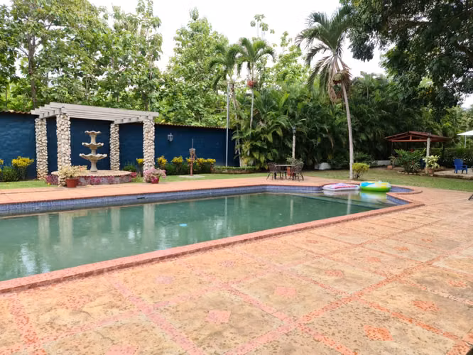 VENDO CASA DE CAMPO. LAS GUIAS DE ORIENTE. COCLE. PLAYA.