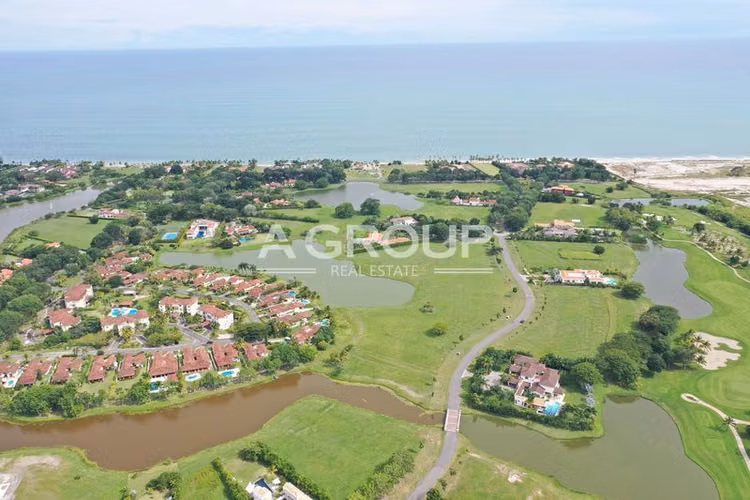 Se vende terreno en Buenaventura frente a la laguna