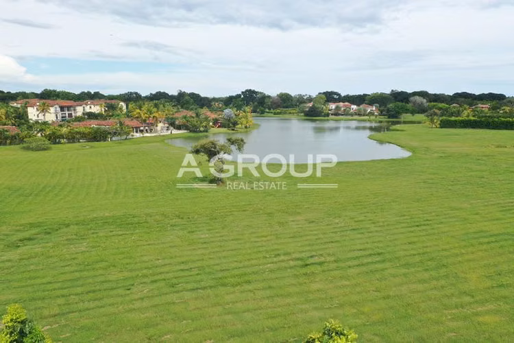 Se vende terreno en Buenaventura frente a la laguna