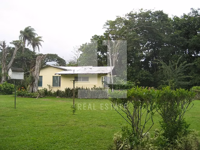 Casa con rio en El valle de Anton en terreno de 11,073.90 m2 - Imagen 9