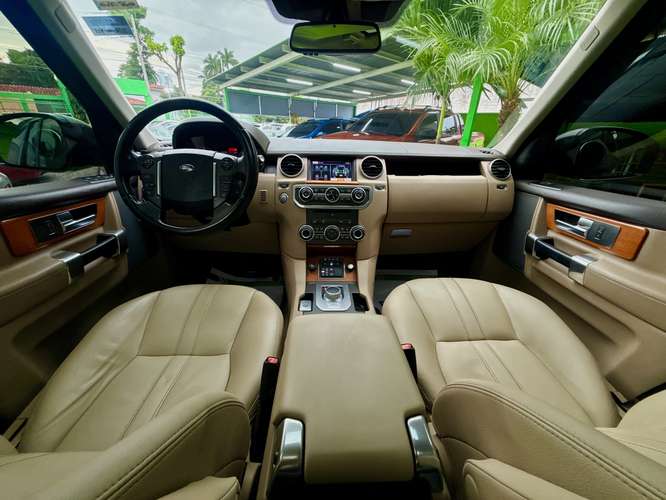 LAND ROVER LR4 2015 SUPER CARGADO.  UN VEHÍCULO AMPLIO, SEGURO Y CÓMODO.  COMO NUEVO Y CON SUS MANTENIMIENTOS DE AGENCIA