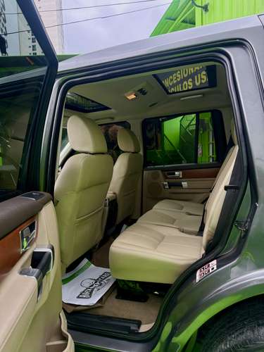 LAND ROVER LR4 2015 SUPER CARGADO.  UN VEHÍCULO AMPLIO, SEGURO Y CÓMODO.  COMO NUEVO Y CON SUS MANTENIMIENTOS DE AGENCIA