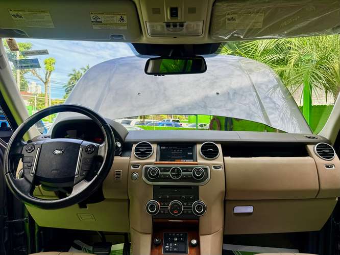 LAND ROVER LR4 2015 SUPER CARGADO.  UN VEHÍCULO AMPLIO, SEGURO Y CÓMODO.  COMO NUEVO Y CON SUS MANTENIMIENTOS DE AGENCIA