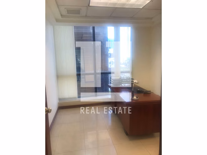 En venta oficina en Obarrio, calle 50, PH Plaza Banco General - Imagen 2