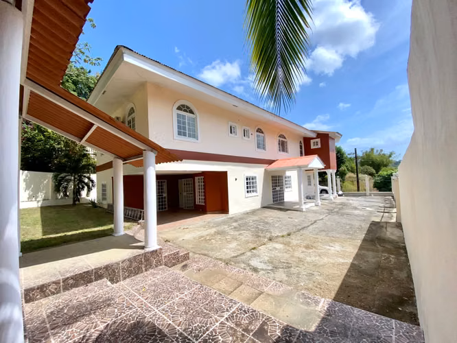 SUPER BARGAIN HOUSE 5R5.5B3P LUXURY LARGE AT THE SUMMIT AND NEGOTIABLE