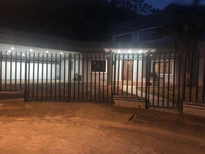 SUPER GANGA CASA AAA 3R2.5B3P LUJOSO AMPLIO TERRENO Y PATIO Y TERRAZA EN LAS CUMBRE  399,000.00 - Imagen 3