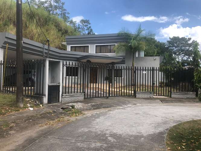 SUPER GANGA CASA AAA 3R2.5B3P LUJOSO AMPLIO TERRENO Y PATIO Y TERRAZA EN LAS CUMBRE  399,000.00 - Imagen 2