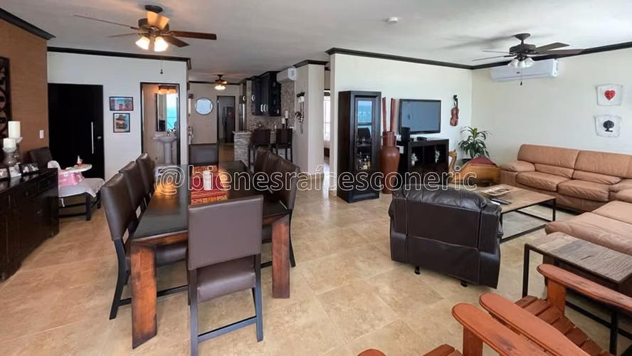 Venta de Penthouse con vista al mar en PH Terrazas, Playa Blanca