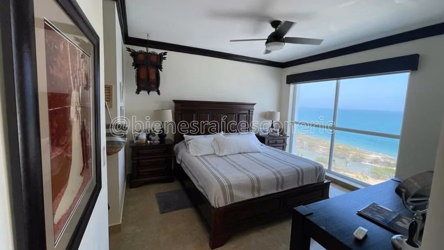 Venta de Penthouse con vista al mar en PH Terrazas, Playa Blanca