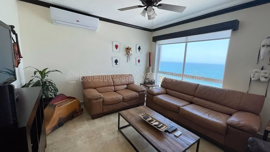 Venta de Penthouse con vista al mar en PH Terrazas, Playa Blanca