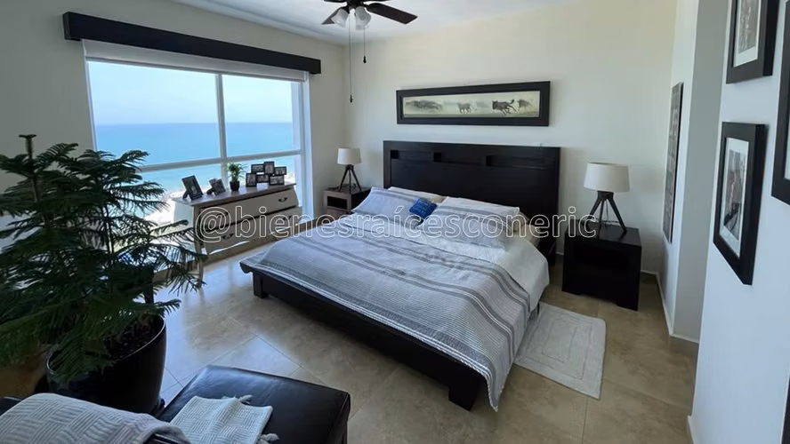 Venta de Penthouse con vista al mar en PH Terrazas, Playa Blanca