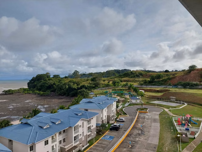 Se vende apartamento en Playa Dorada P.H Altamira Arraijan