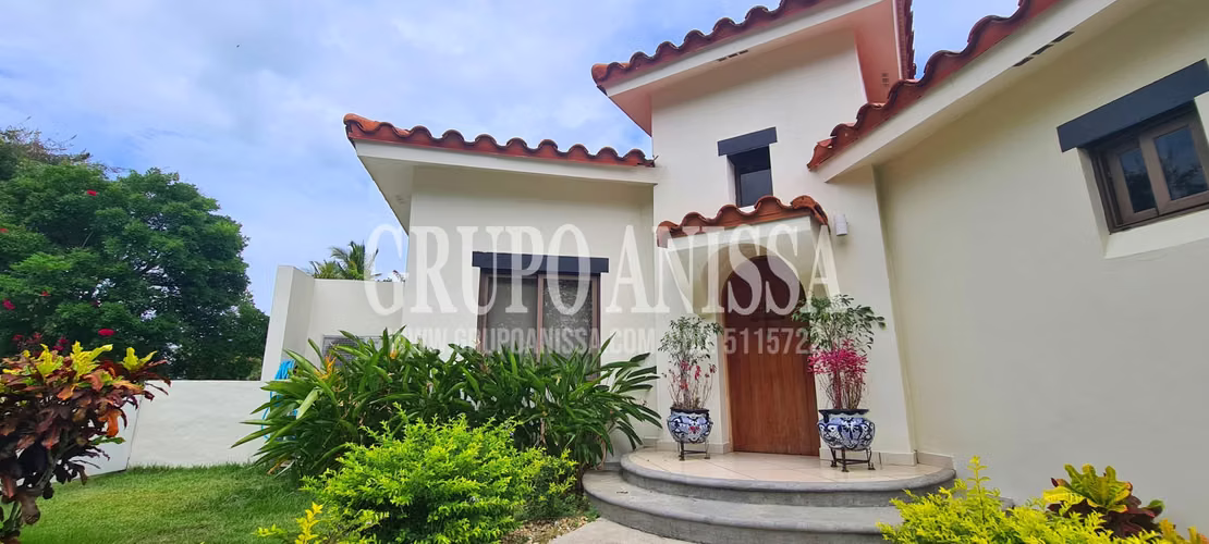 Se Vende Casa de Playa con Piscina en Vistamar San Carlos
