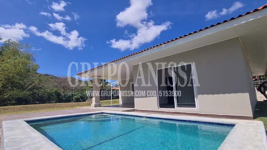 Se Vende Hermosa Casa Campestre con Piscina en Bejuco Chame
