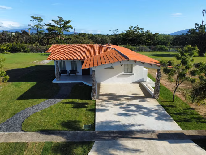PUNTA BARCO CASA NUEVA EN VENTA