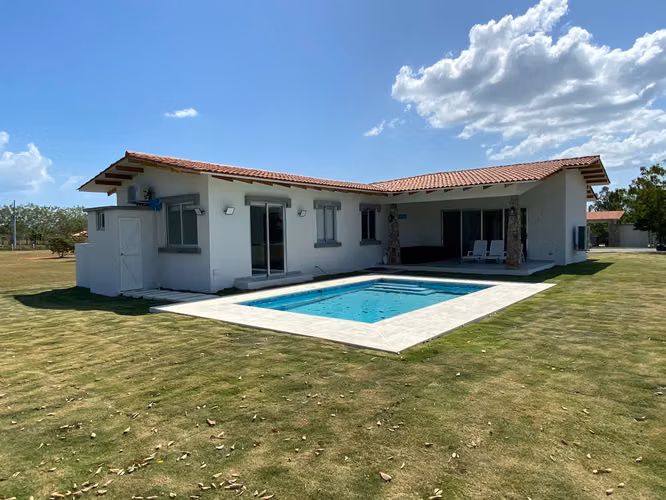 PUNTA BARCO CASA NUEVA EN VENTA