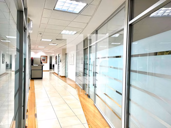 Se Vende oficina en Torre Generali - Imagen 4