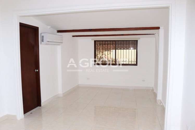 Se vende casa frente a Multiplaza - Imagen 3
