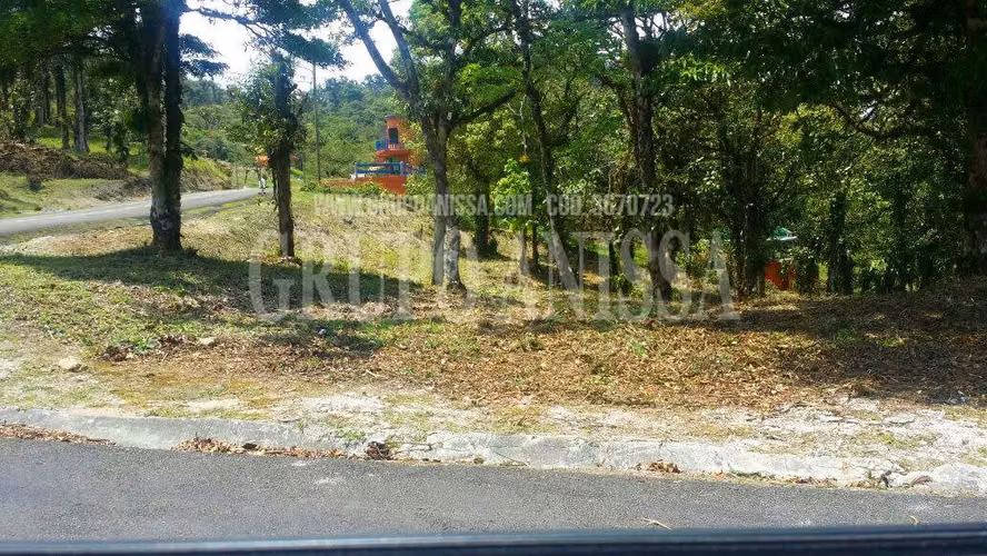 Oportunidad! Se Vende Terreno de Esquina en La Rioca Altos del Maria