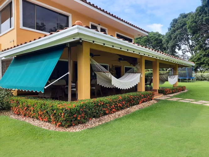 Venta Casa en Coronado, Chame, con terreno de 2,550m2