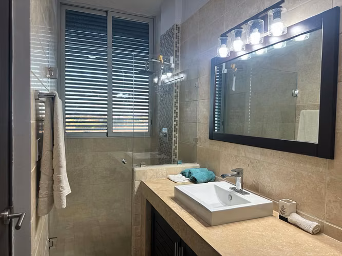 Apartamento Frente al Mar en Riomar- 2 Recamaras 2 Baños