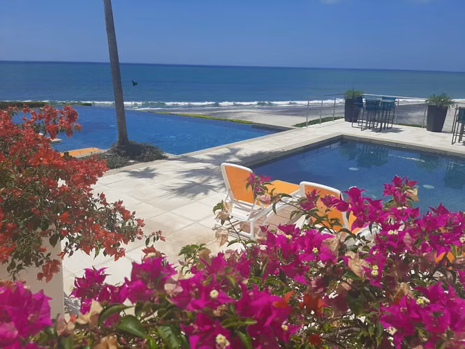 Apartamento Frente al Mar en Riomar- 2 Recamaras 2 Baños